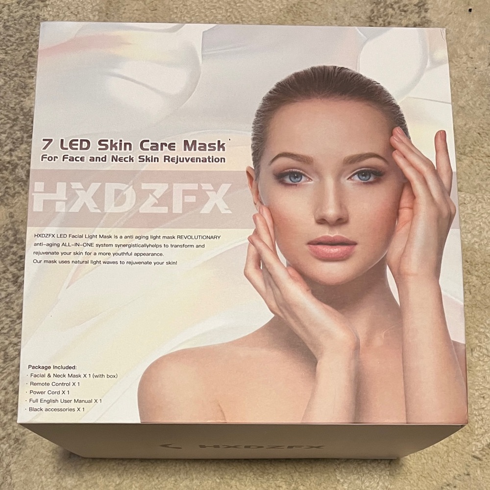 Gold LED Face Mask - Picture 4 of 5